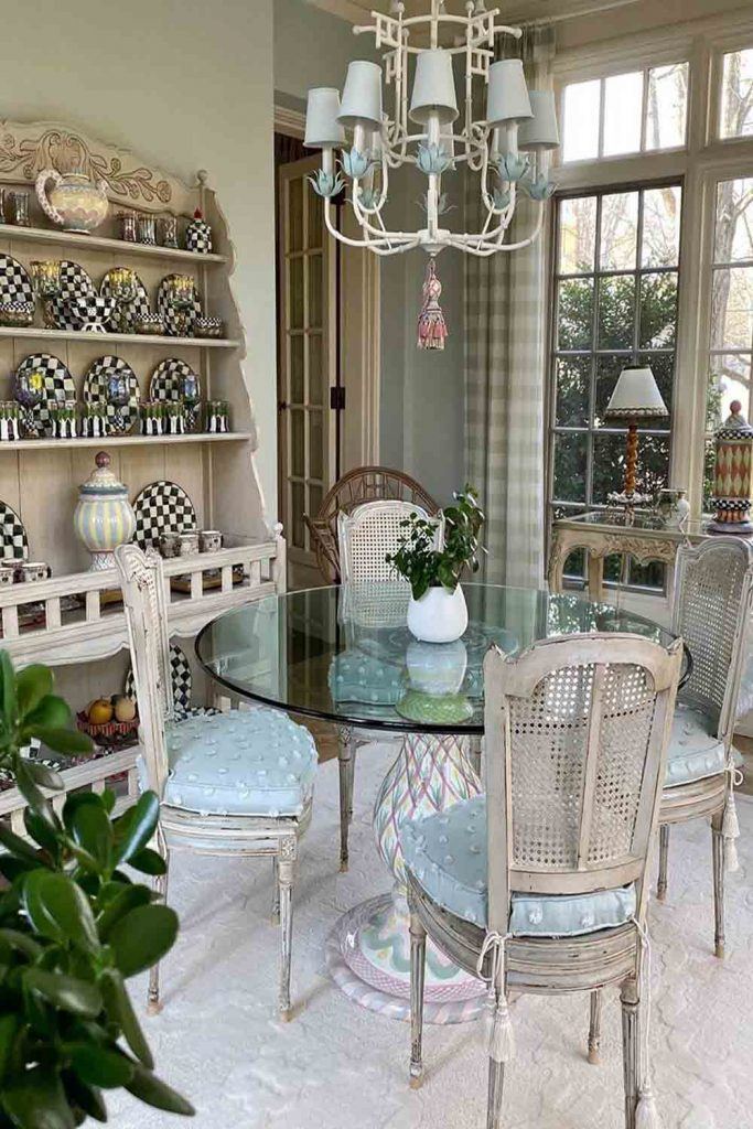 Country French Sunroom With Vintage Furniture #platesdecor