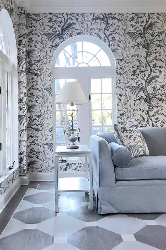 Traditional Sunroom Design With Patterned Wall And Pillows #patternedwall #pillows