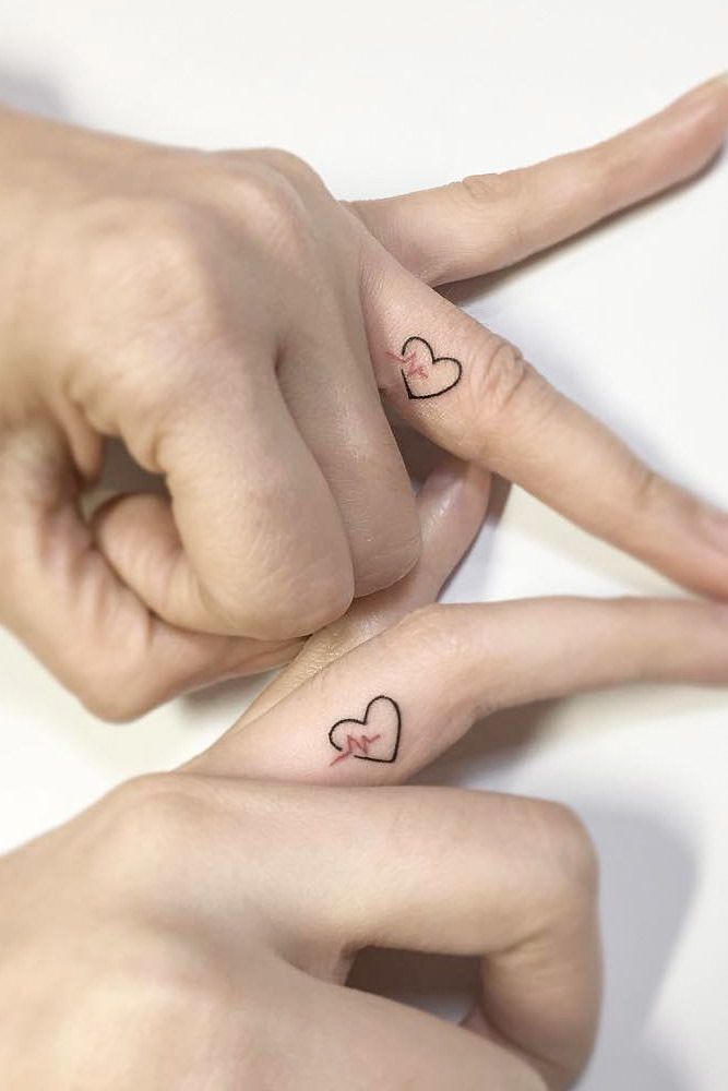 Small Couple Tattoos With Hearts #hearttattoo #fingertattoo #tinytattoo