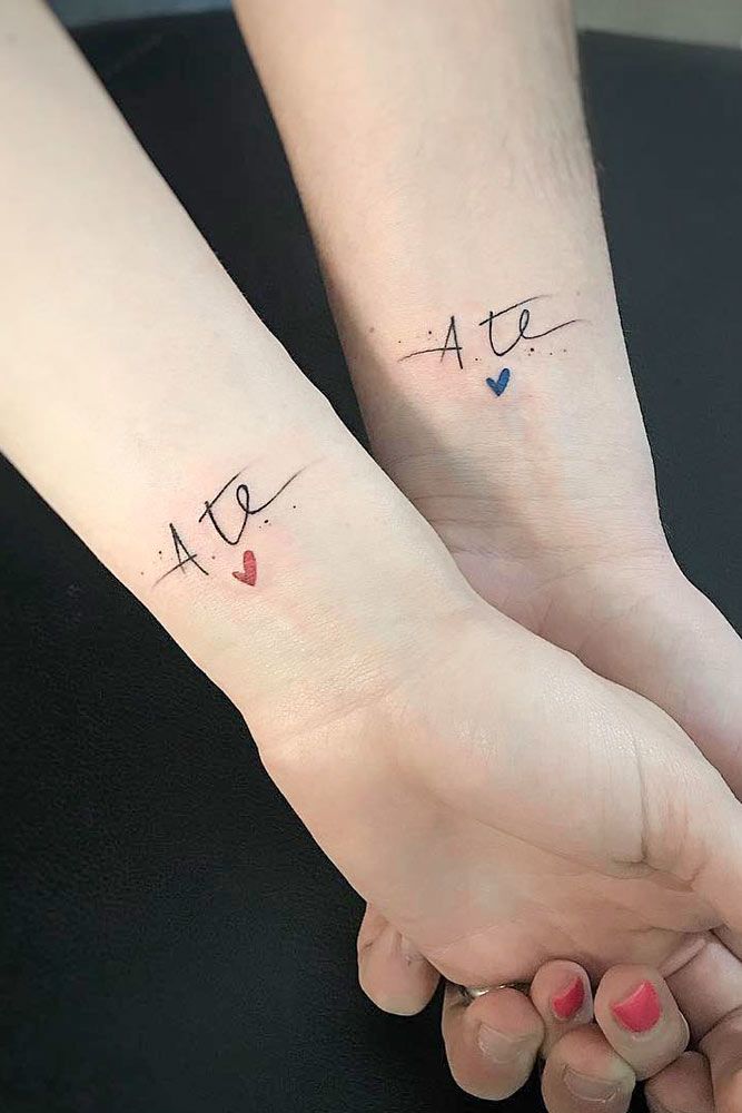 Tatuagens de pulso minimalistas para casal