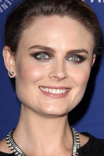 Emily Deschanel With Square Face Shape #emilydeschanel #squareface #celebrity