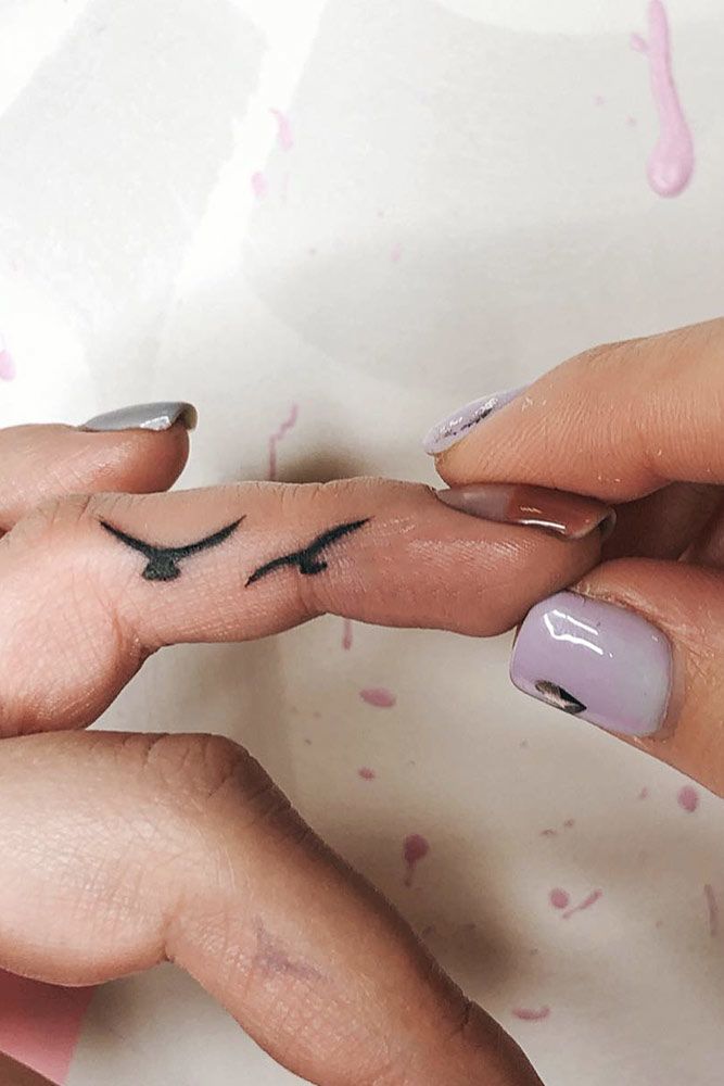 12 Minimalist Finger Tattoo Ideas