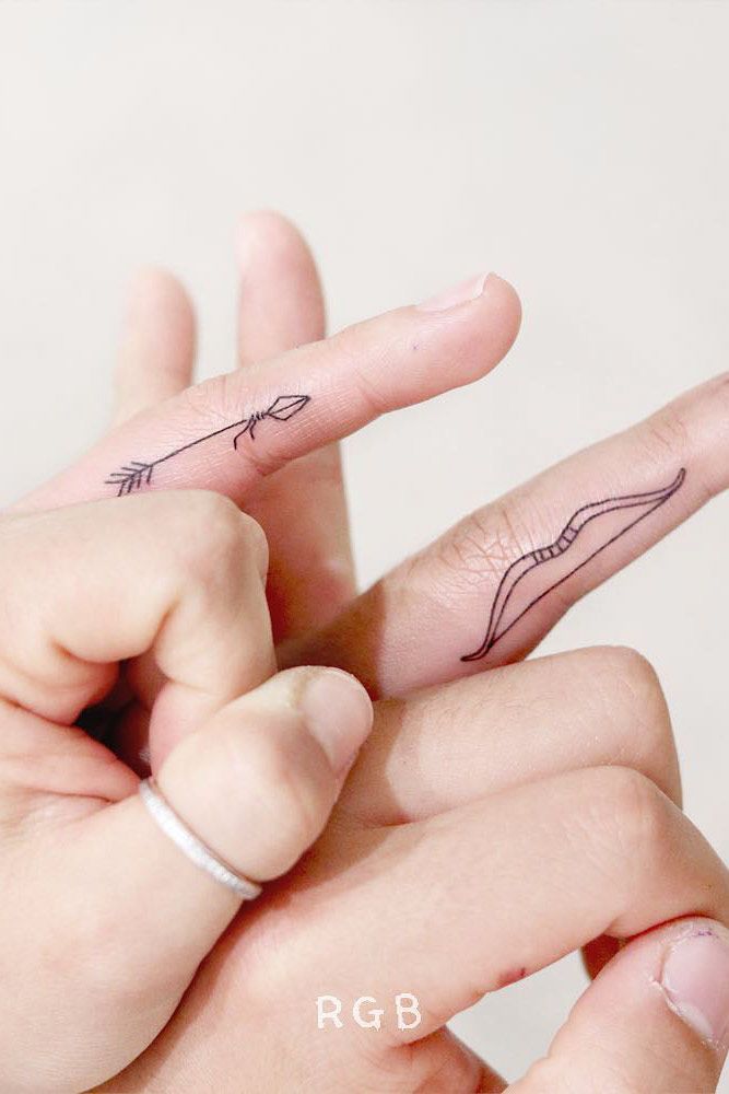 15 Tiny Finger Tattoos Beyond Delicate  Pretty  ewmoda