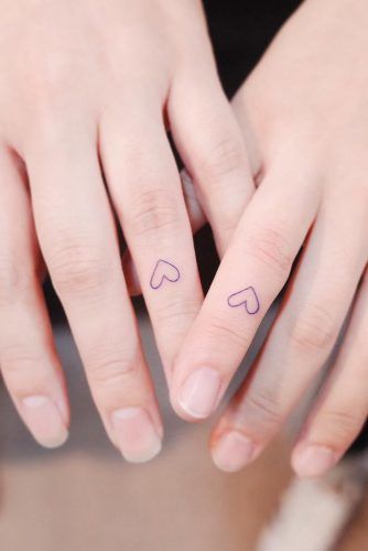 Matching Finger Tattoos With Hearts #hearttattoo #matchingtattoos