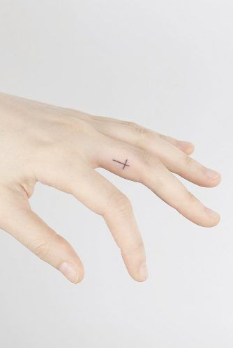 Cross Finger Tattoo Design #crosstattoo 