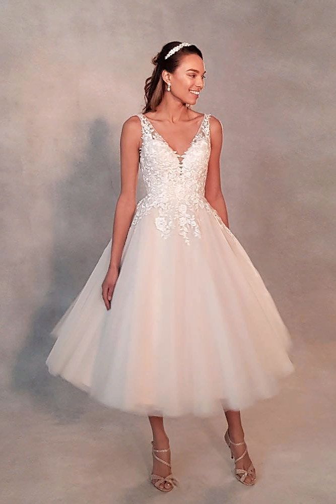 V-Neck Short Wedding Dress With Lace Top #lacedress #classicweddingdress