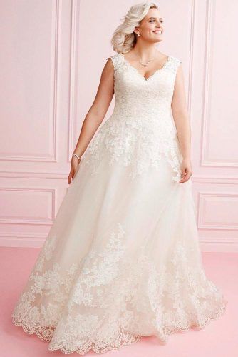 Simple Lace Plus Size Wedding Dresses #laceweddingdress #plussizedress