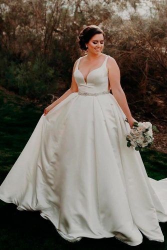 Satin Plus Size Wedding Dress With Sweetheart Neckline #satindress #sweetheartneckline