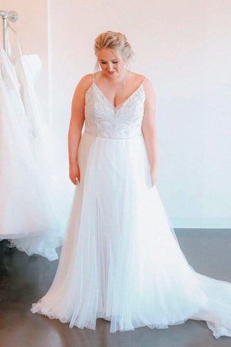 Simple Plus Size Spaghetti Strap Wedding Dress #plussizedress #spaghettistrapdress