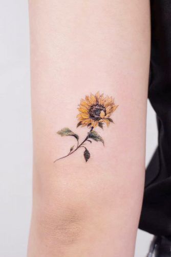 Kinglines Tattoo Studio  Simple Sunflower outline Tattoo For Appointments  Call 9620713446 wwwkinglinestattoocom Fb  httpswwwfacebookcomKinglinestattoo Insta  httpswwwinstagramcomkinglinestattoo sunflower tattoo boldwillhold  peace 