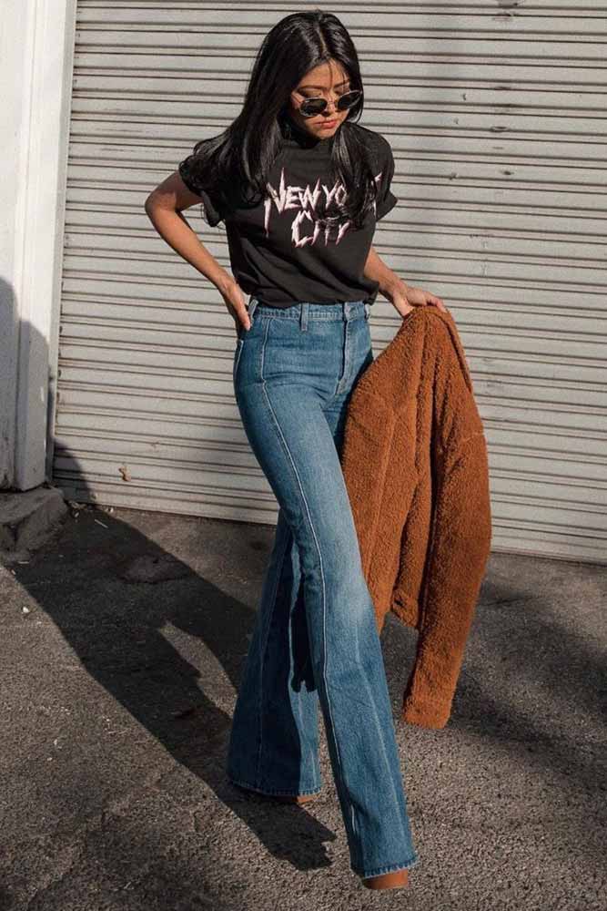 Flare Jeans With Black T-Shirt Outfit #flarejeans