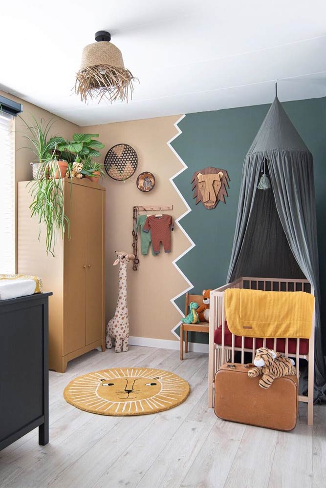 Nursery Design For Boy With Canopy Crib #animalrug #paintedwalls