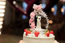 Exquisite Wedding Cake Toppers For Your Epic Big Day