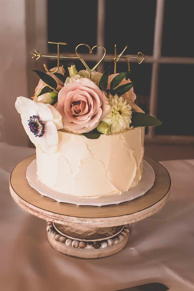 Lovestruck Couple Initials #weddingcake #toppers #cake