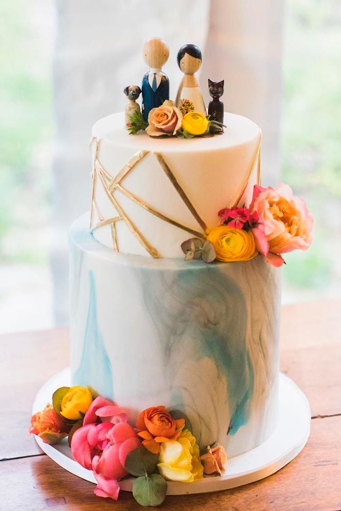 Unique And Charming Figurines #weddingcake #toppers #cake