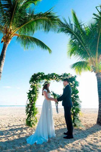 Beach Wedding Planning: Things To Conside #wedding #outdoorwedding