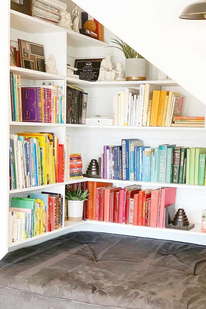 Under Stairs Bookcase Design #builtinbookcase