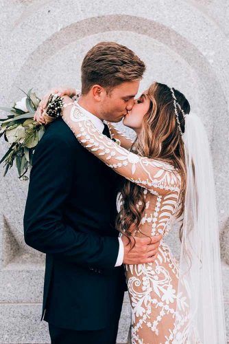 40+ 'Seal it with a Kiss' Photos you Must Have in Your Wedding Album |  WeddingBazaar