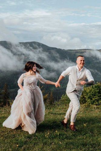 Couple Walk #wedding #weddingphoto