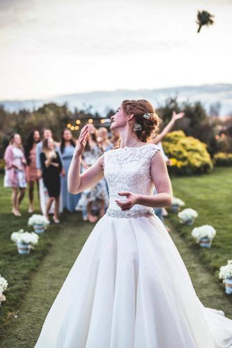 Tossing The Bouquet #wedding #weddingphoto #bride