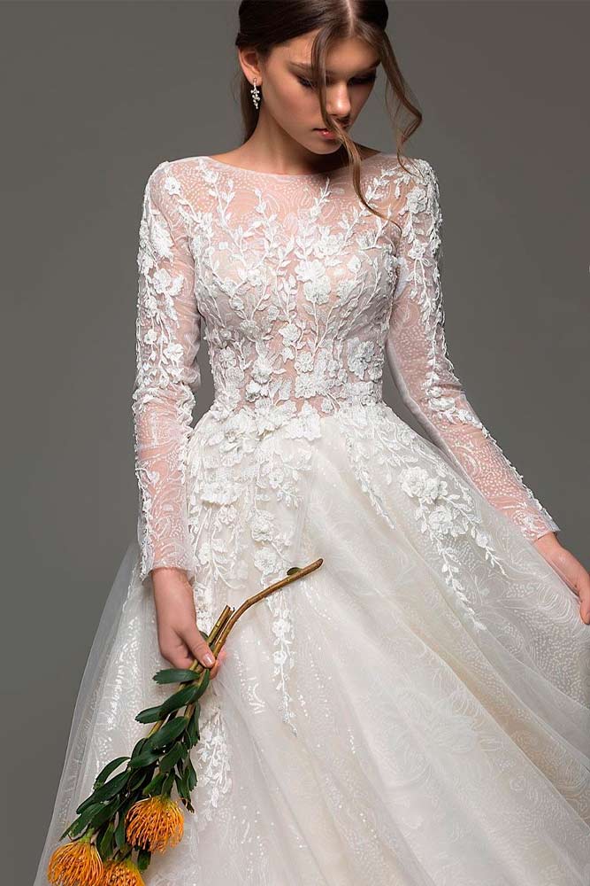 Tulle Wedding Dress With Floral Lace Decor #weddingdress #prettyweddingdress