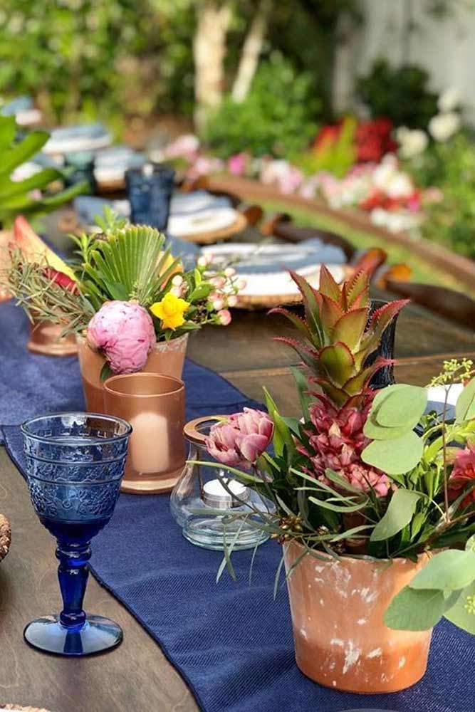 Tropical Flowers Table Decor #flowerscenterpiece