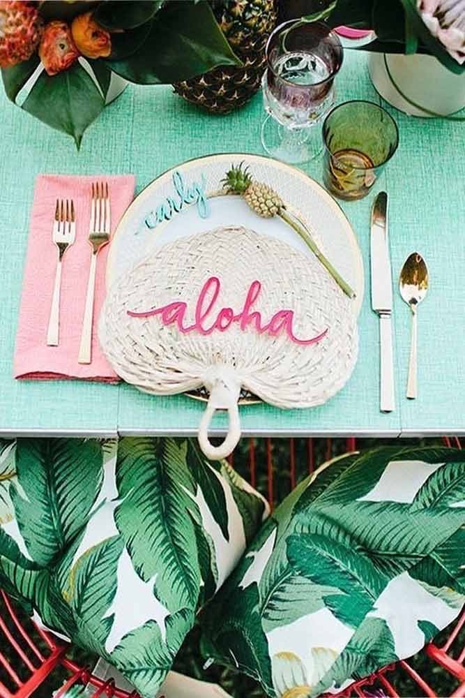 Table Setting Décor With Aloha Accent #luautabledecor