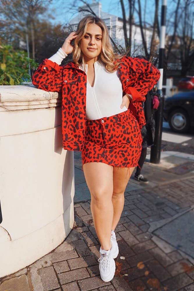 A Red Leopard Denim Suit Outfit #redleopardsuit #denimskirt