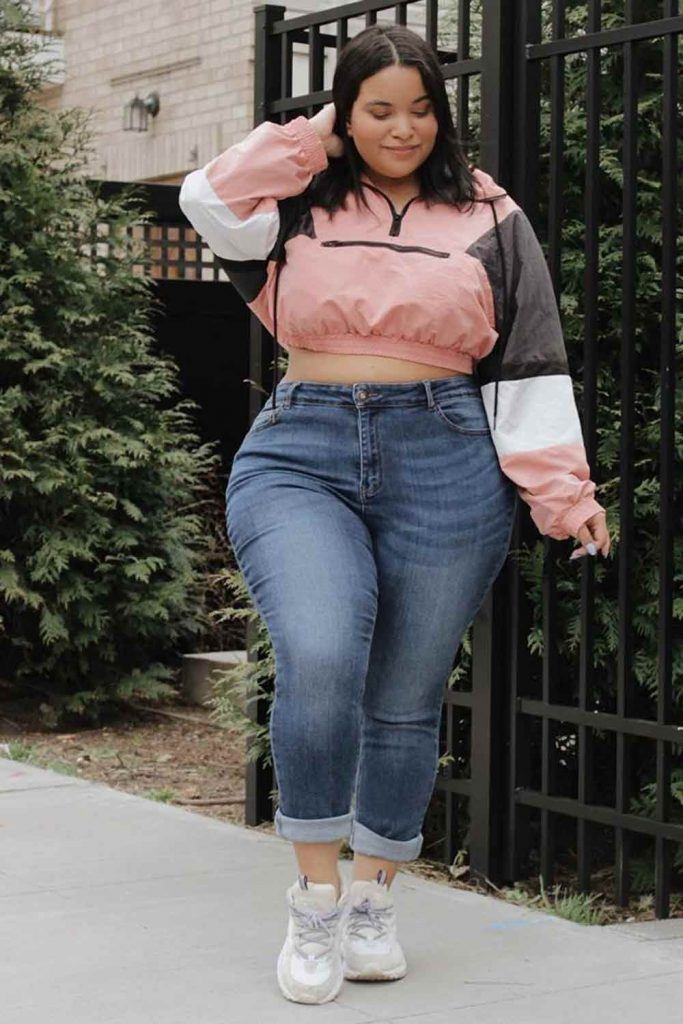 https://glaminati.com/wp-content/uploads/2019/07/plus-size-clothing-skinny-jeans-crop-sport-top-683x1024.jpg