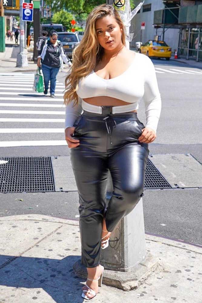 A Leather Pants With A White Top Outfit #whitetop #leatherleggings