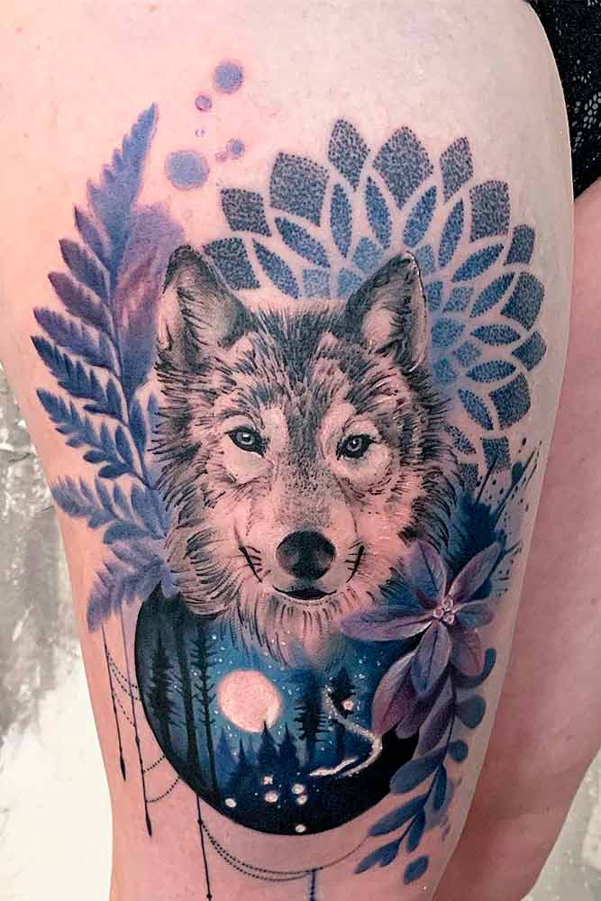 Un diseño de tatuaje de lobo en un muslo #wolftattoo #watercolortattoo