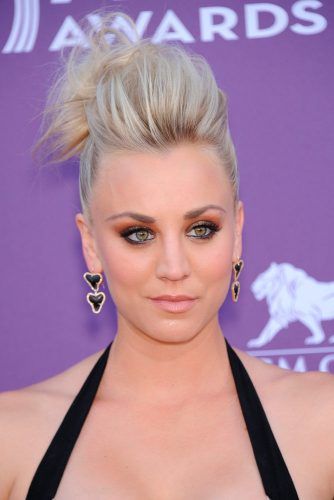 Classy Business Hairstyle #kaleycuoco #blondehair