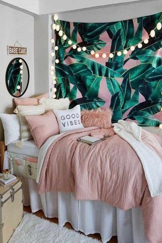 Dorm Room Idea With Tropical Tapestry #tropicalwalldecor