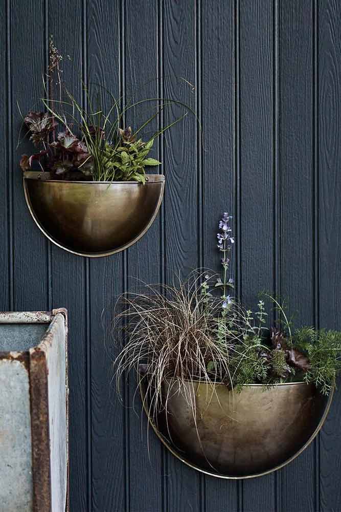 Striking Brass Wall Planters #metallicplanters