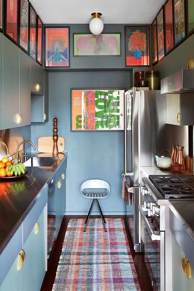 Small Kitchen With Wall Pictures Decor #bluewall #modernfurniture