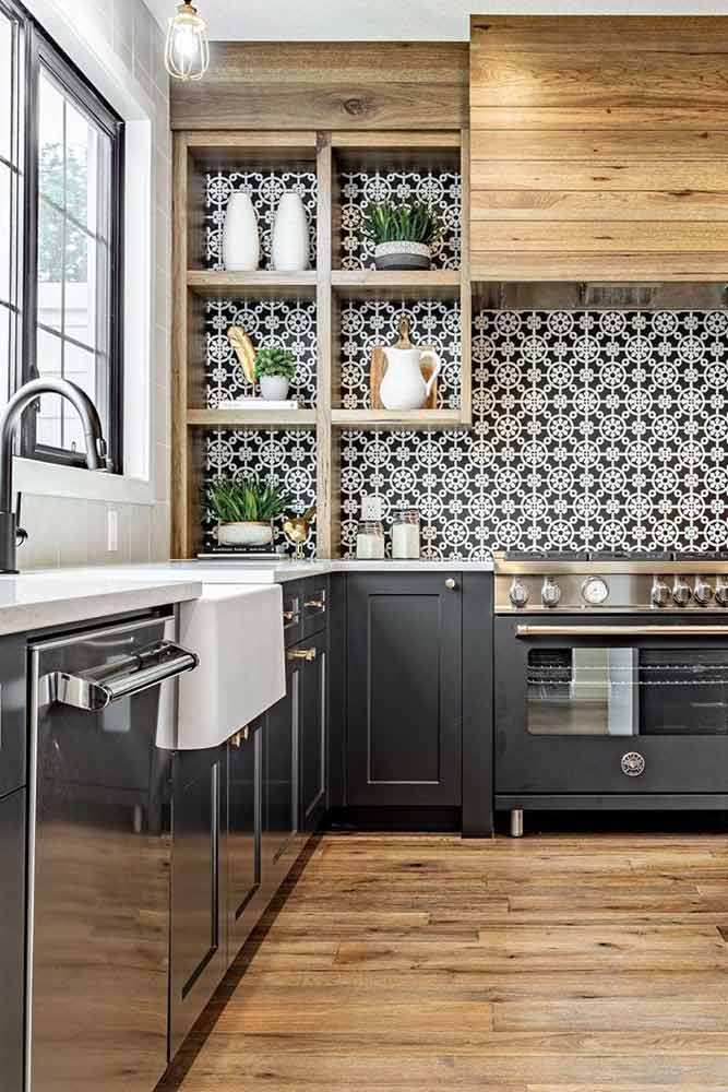 Kitchen With Patterned Backsplash In Minimalistic Colors #blackwhite #patternedbacksplash