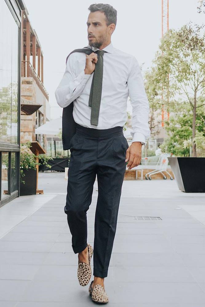 Casual Business Outfit With Classy Gray Tie #whiteshirt #graytie