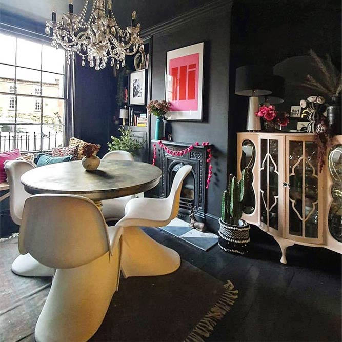 Vintage Marble Table With Modern Stools #vintagetable #modernchairs