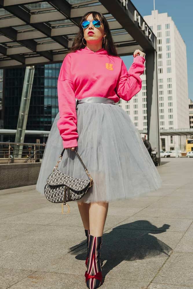 Tulle Skirt With Sweatshirt Outfit #sweatshirt #grayskirt