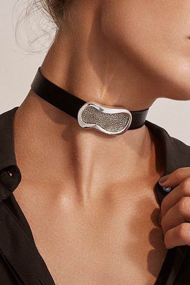 Vintage Leather Neckband With Metallic Centre #leatherchoker