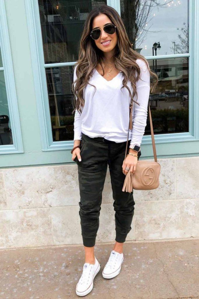 Outfits with camo online joggers