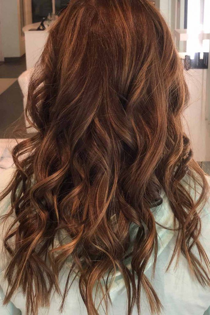 Penteado longo ondulado com balayage