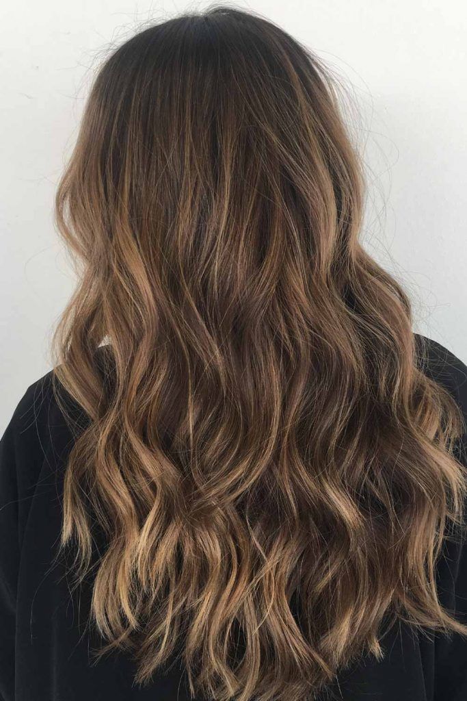 Penteado longo ondulado com balayage