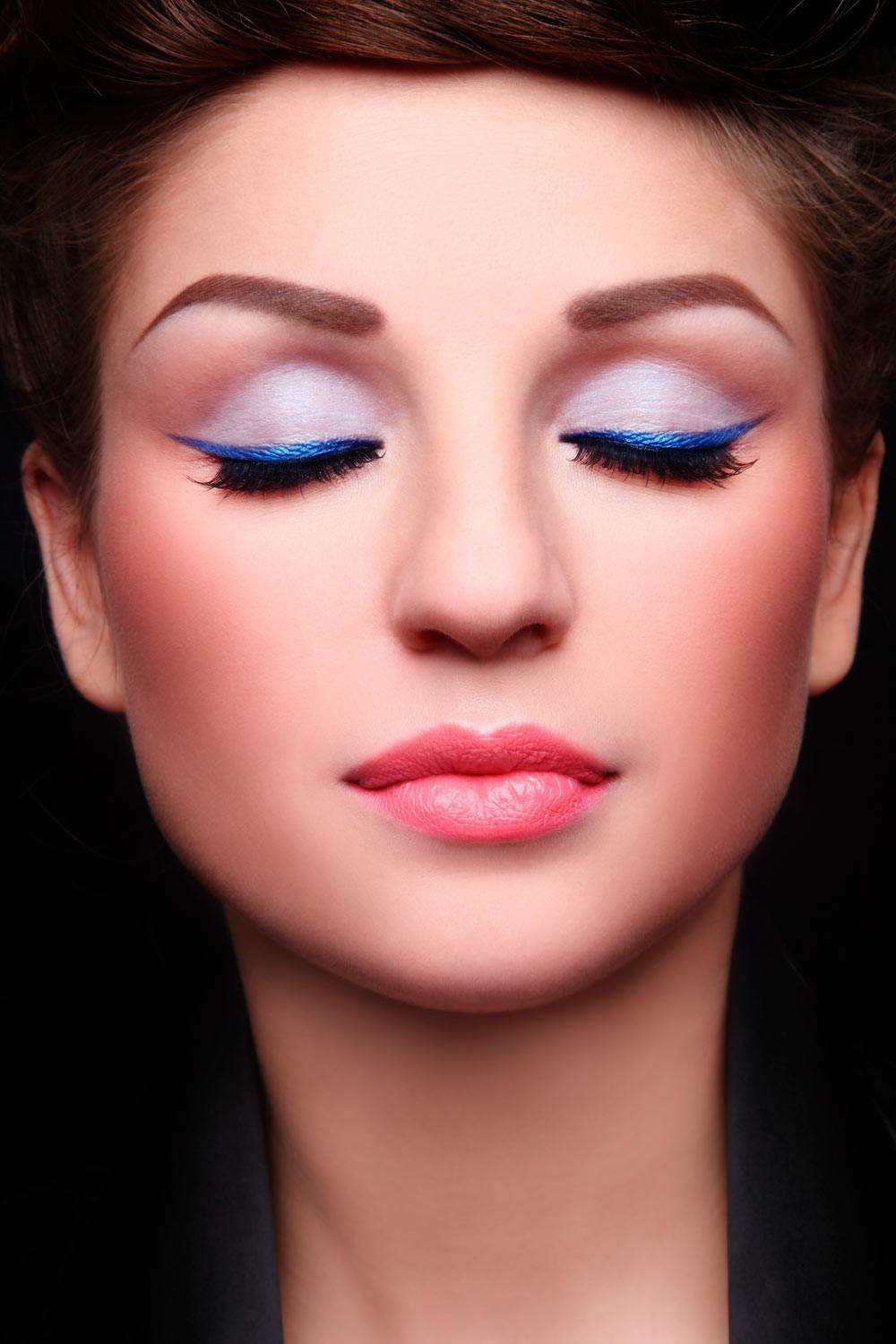 Festive Makeup Ideas with Eyeliner Accent