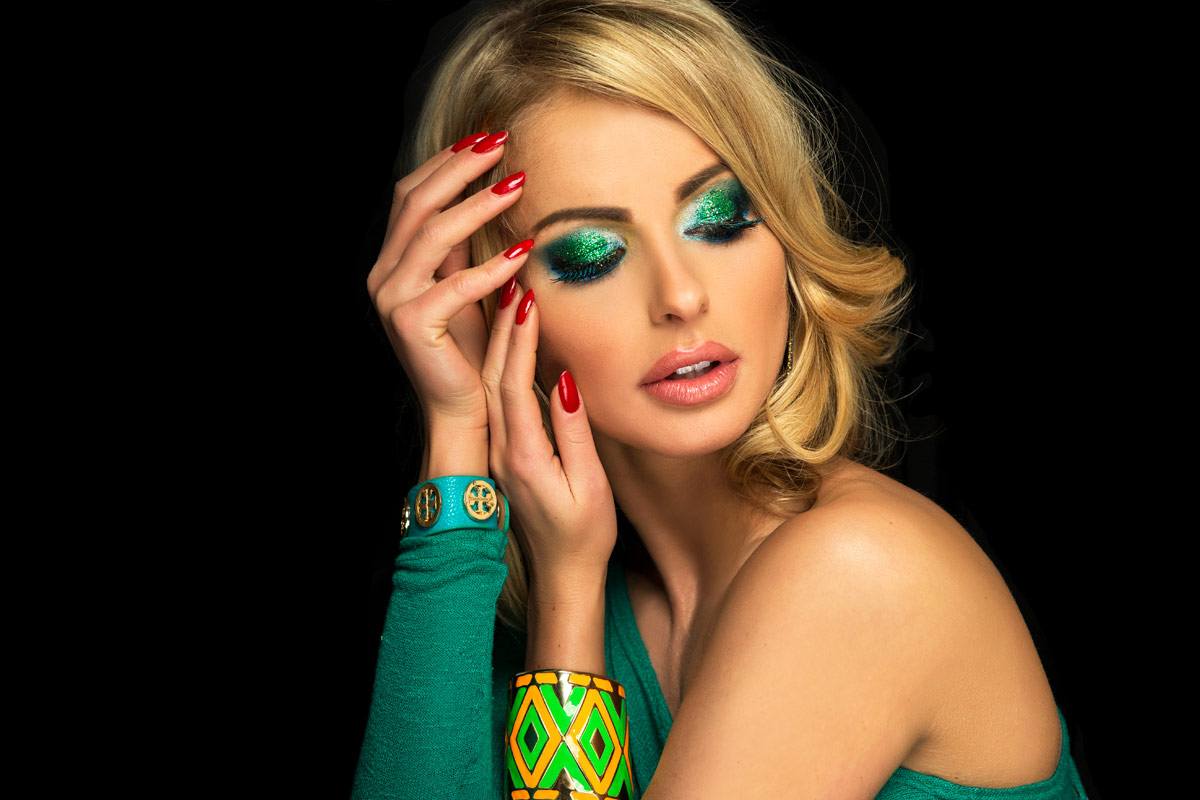 21 Christmas Makeup Ideas For Your Best Festive Look