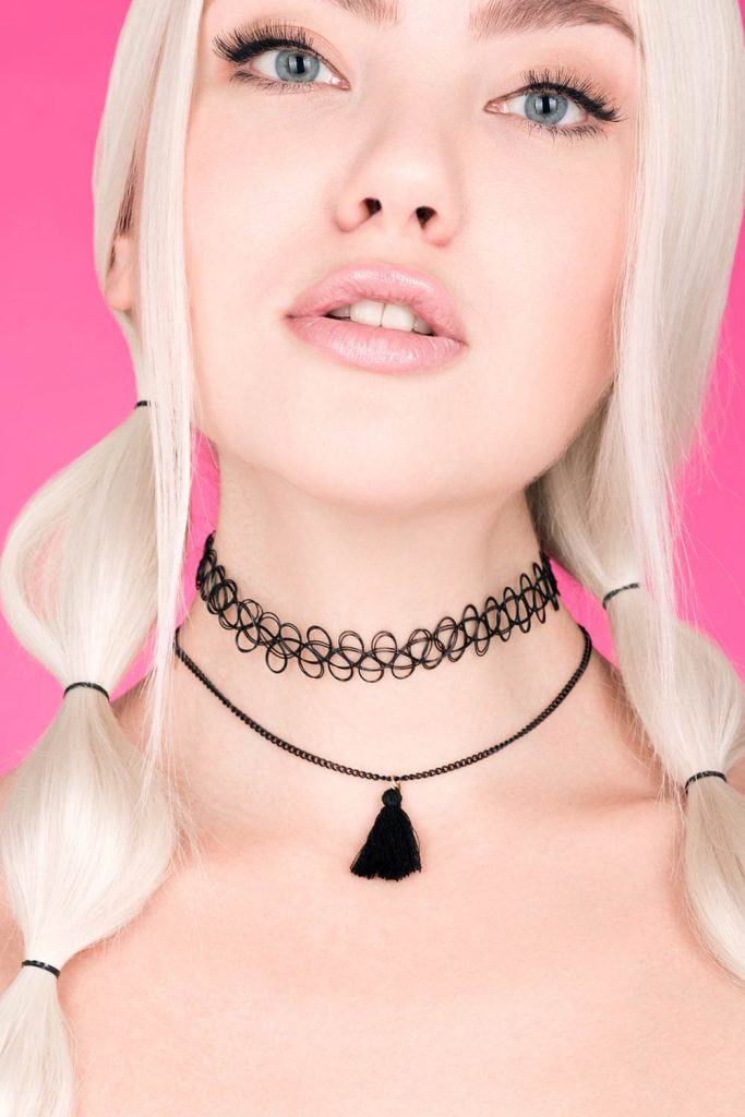 How to Wear a Chocker?