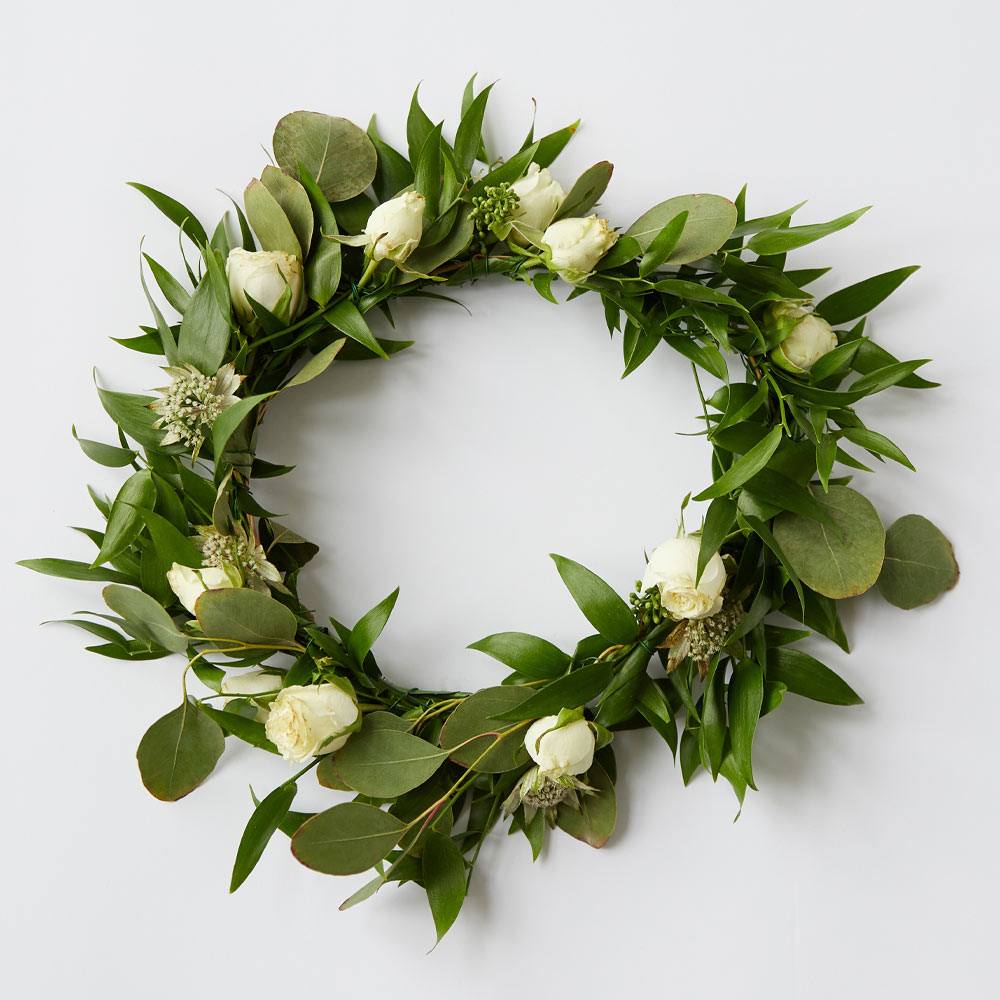 Minimalist Spring Wreath Idea