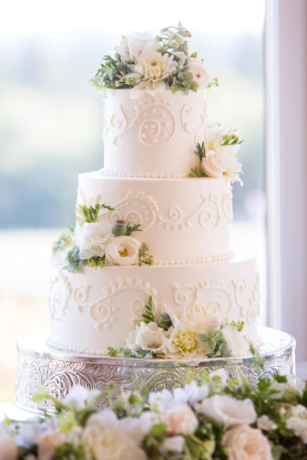Delicious And Nice Wedding Cake