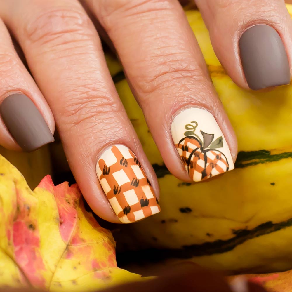 Fall Nails with Pumpkins