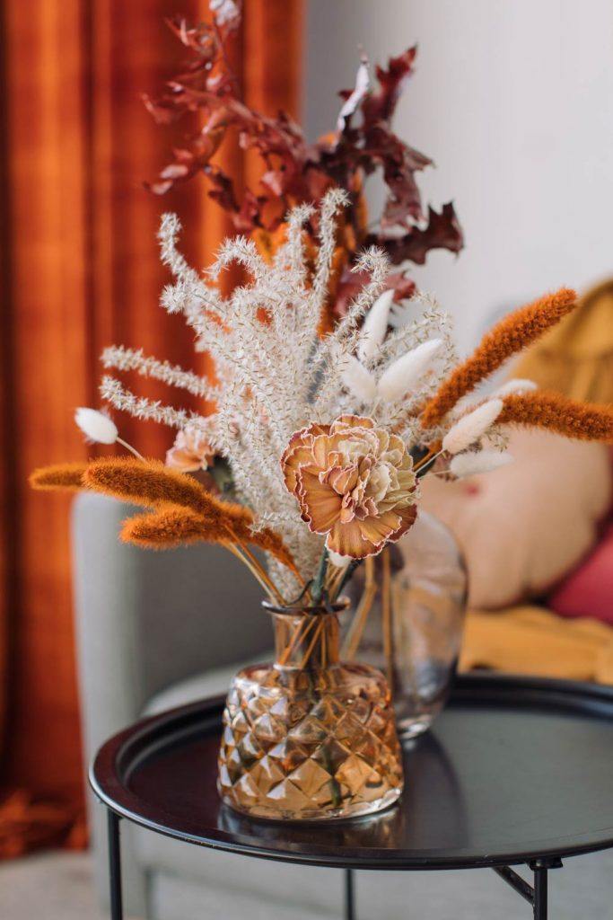 Home Decoration with Fall Flowers